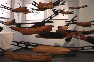 HJORTSPRING PPOJEKT 2008, vielteilige Installation, Holz, z.T. Feuer-geschwrzt